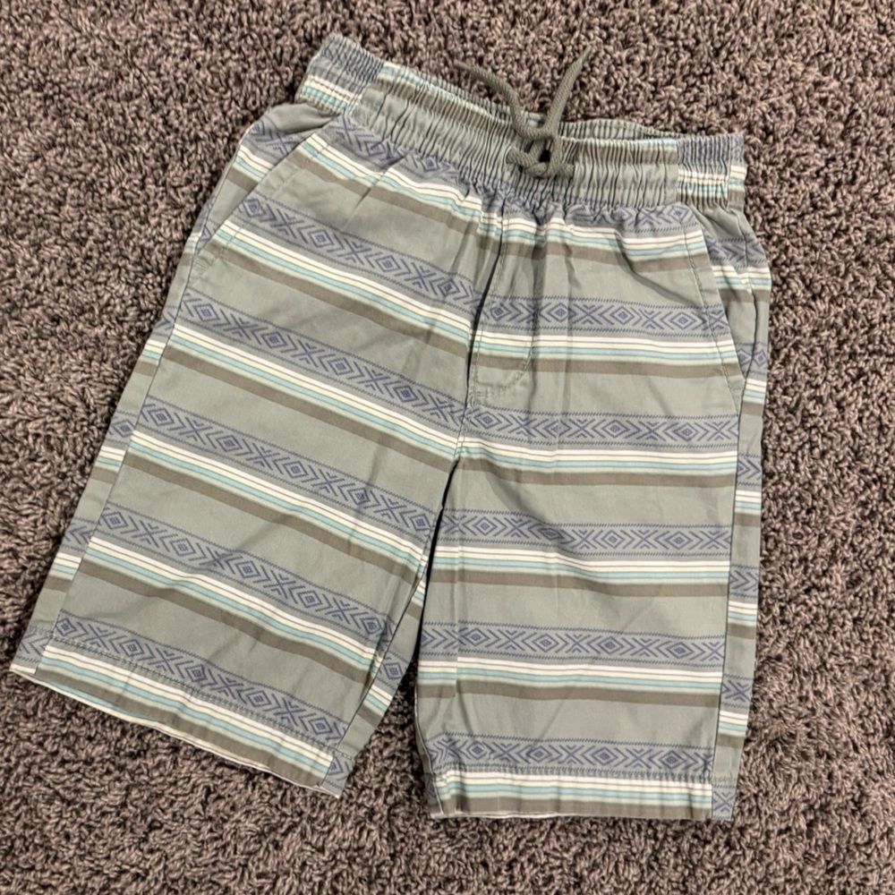 Boys OshKosh B'gosh Green and Blue Patterned Shorts, size 8 - Picture 2 of 9